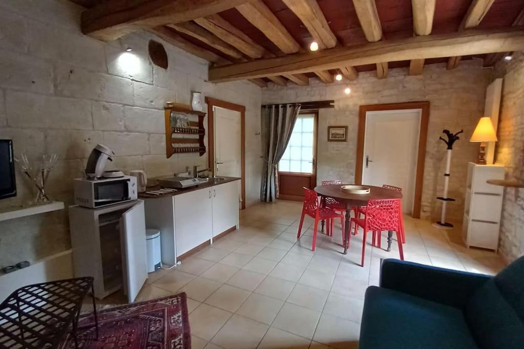 Le Logis De La Tour Villa Loudun Eksteriør bilde